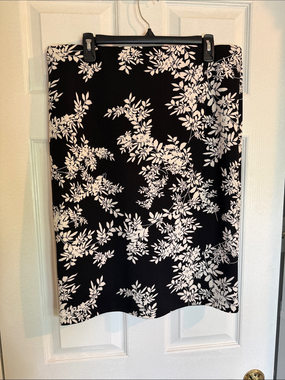 Vince Camuto Black and White Floral Pencil Skirt - L